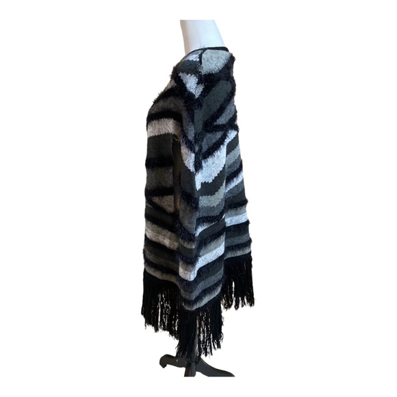 BCBGMAXAZRIA Black, gray & white eyelash cardigan with front hook closure. - Picture 2 of 9